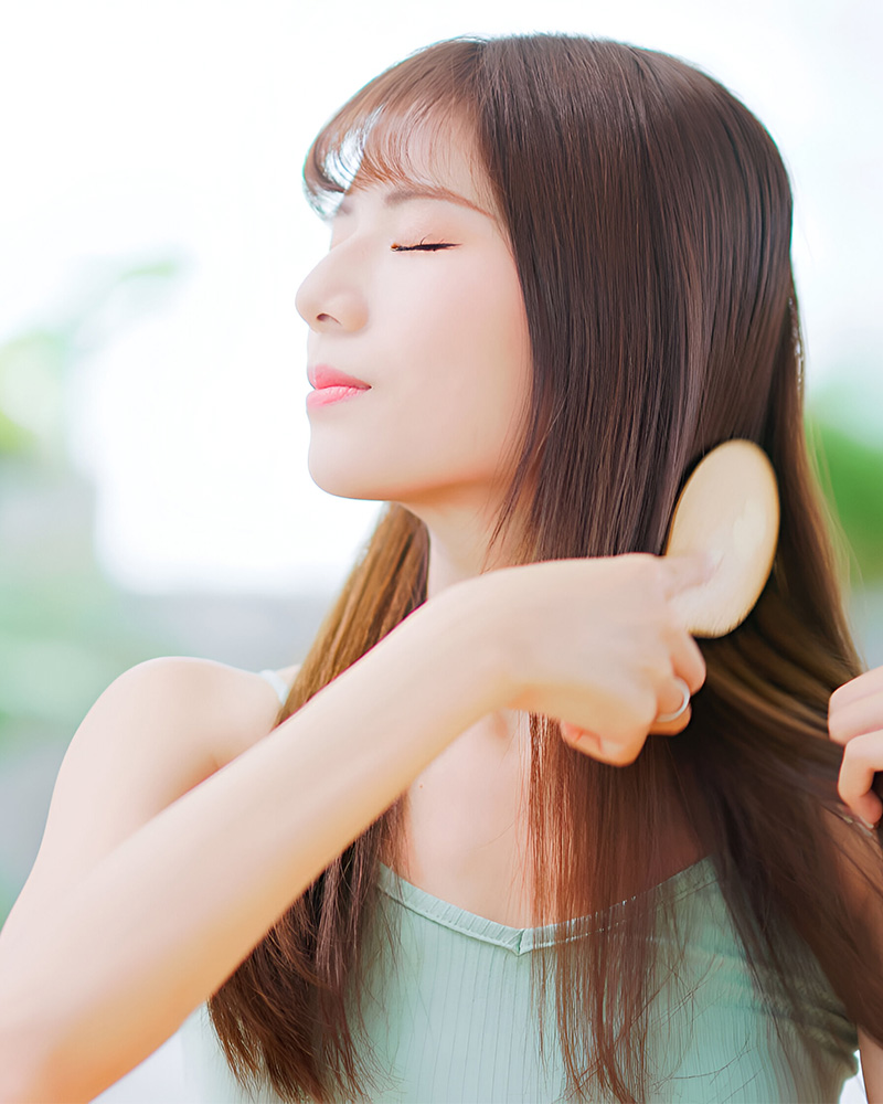 asian-happy-woman-brush-hair